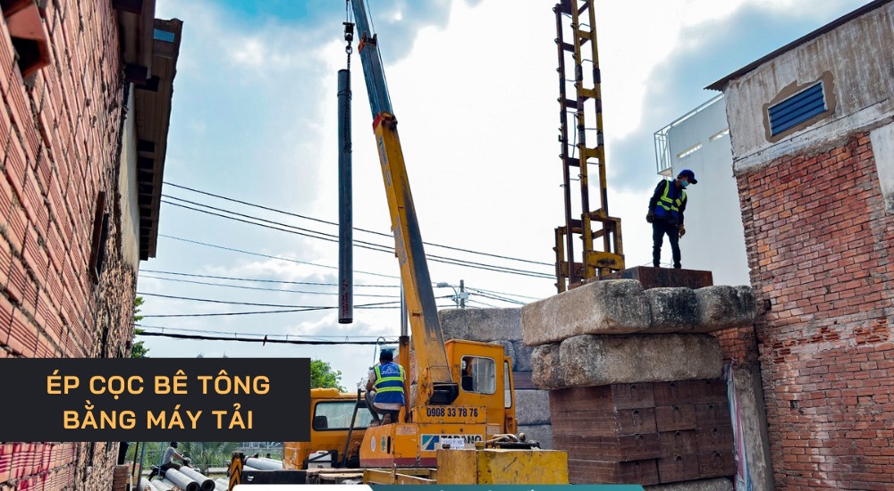 Ép cọc bê tông máy tải
